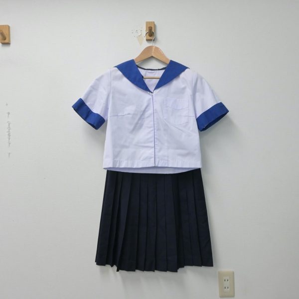 Discount 【中古】青森県 弘前市立第二中学校 女子制服 2点（セーラー服・スカート）sf016022 Online Sale